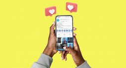 celular com rede social aberta - gerar mais engajamento no Instagram