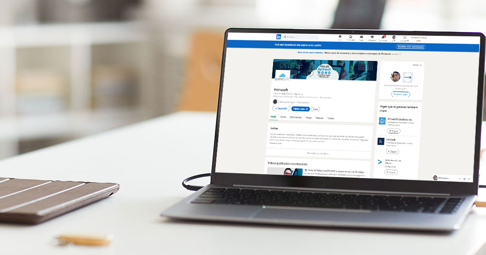 Laptop com rede social aberta - anunciar no LinkedIn