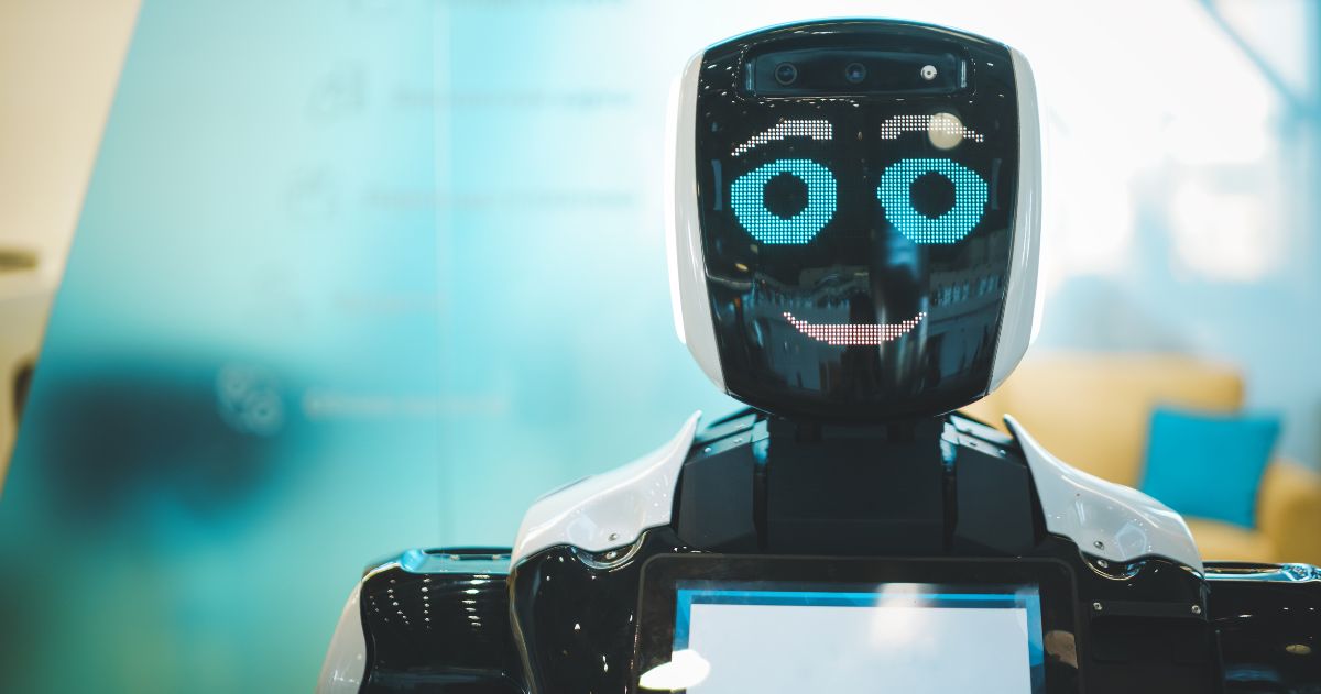 Assistente de robô sorridente com inteligência artificial em um local público - Inteligência Artificial e Marketing Digital